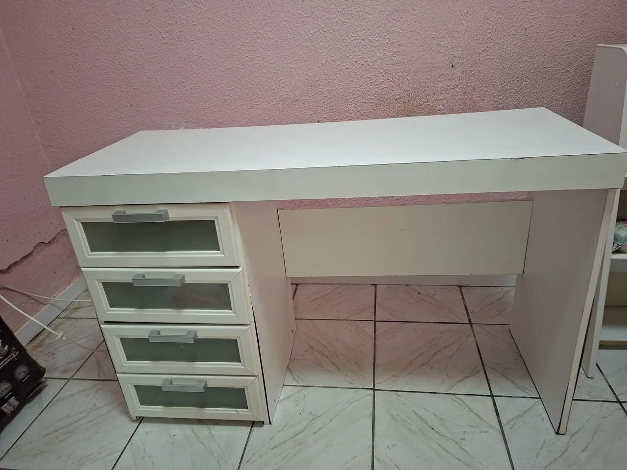 Escrivaninha 4 gavetas
