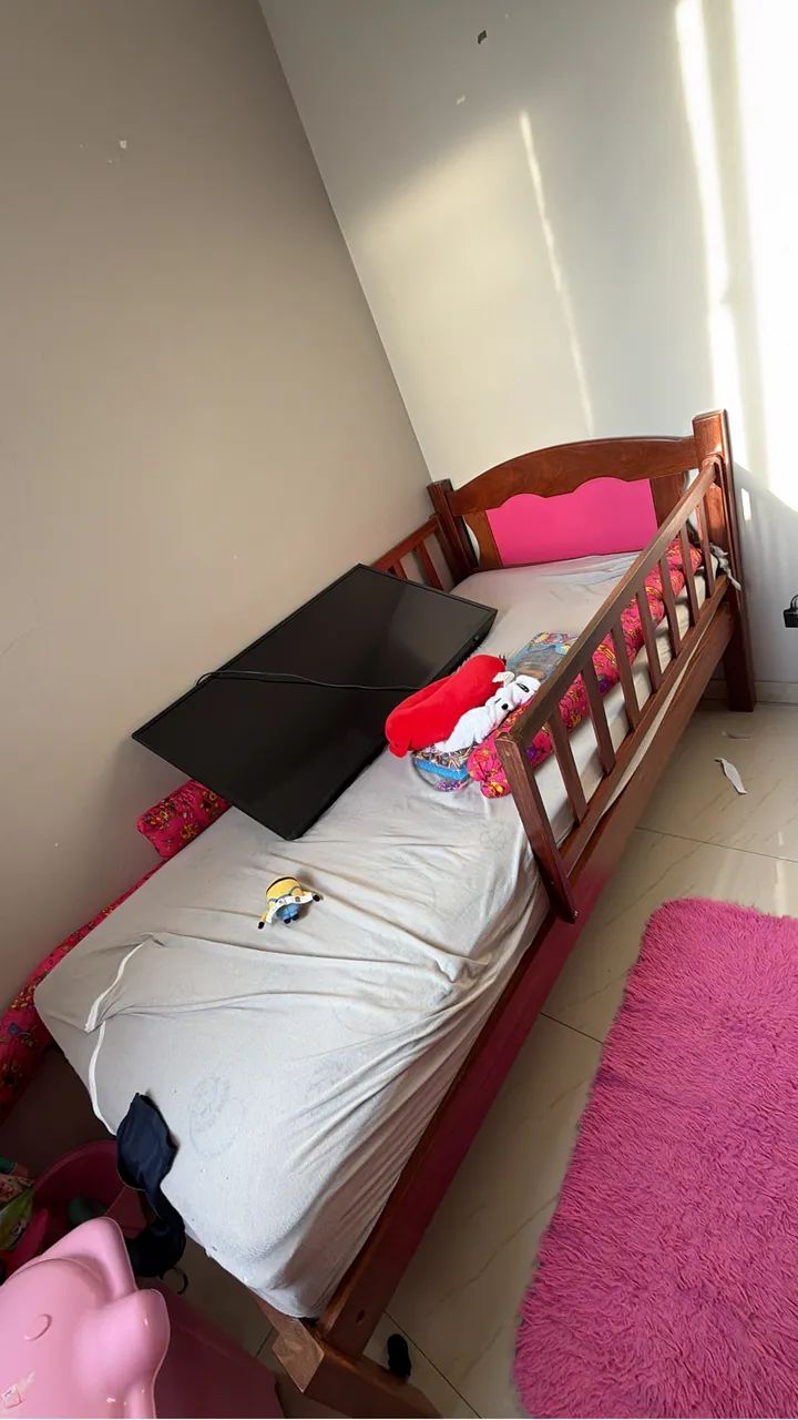 Cama de solteiro em angelim