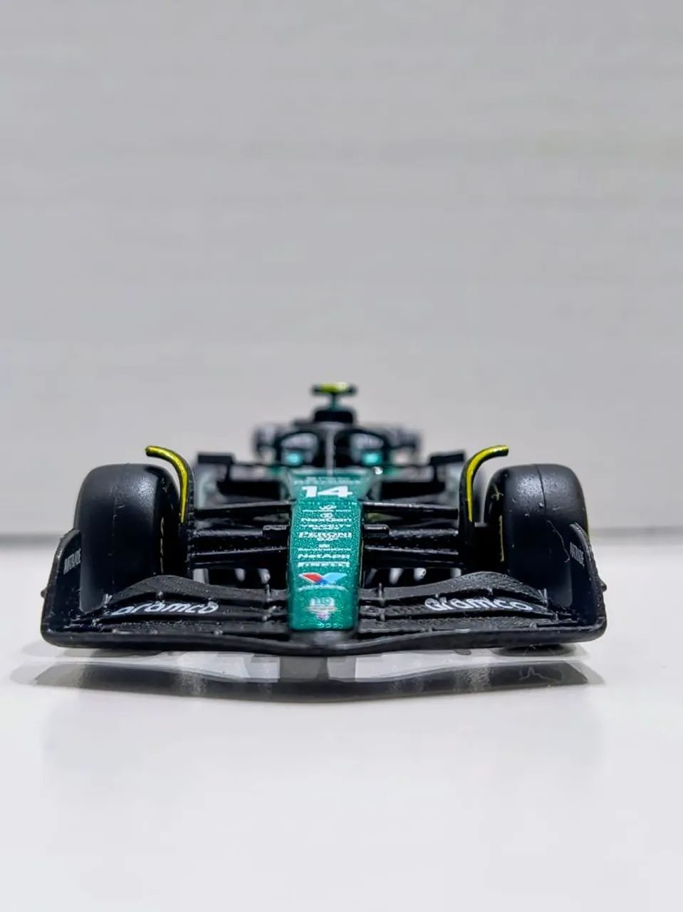 Aston Martin Fernando Alonso Escala 1:43 - Foto 2
