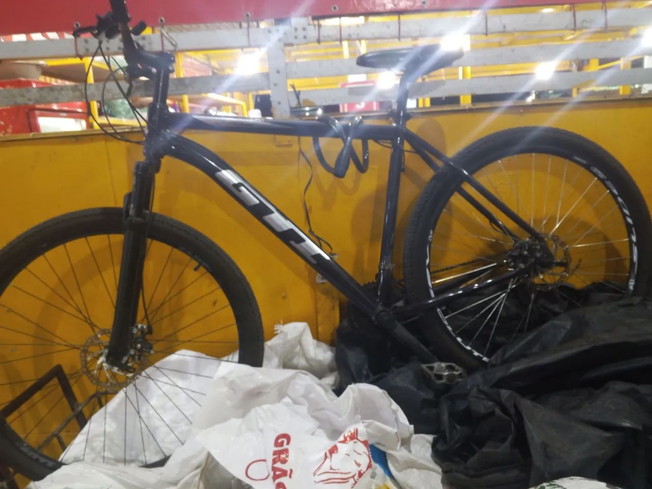 Bicicleta semi nova 
