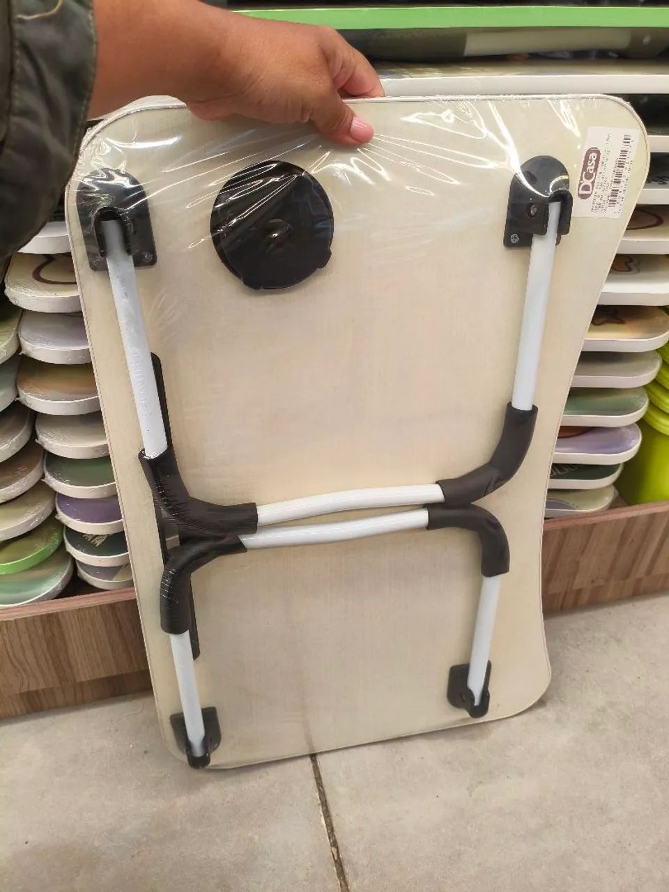 Mesa para notebook dobrável e portátil - Foto 2