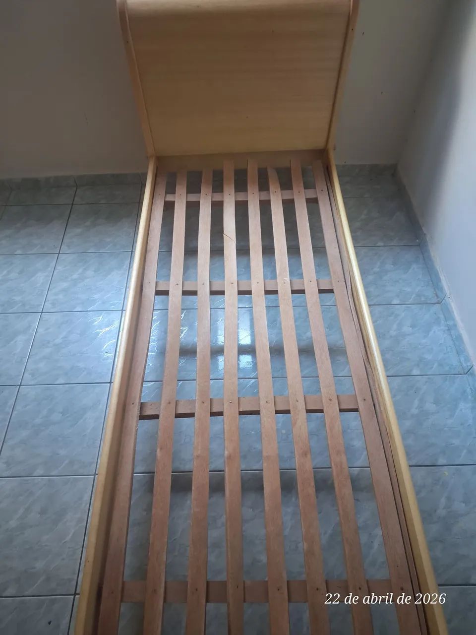 Cama para solteiro em madeira com colchão  - Foto 2