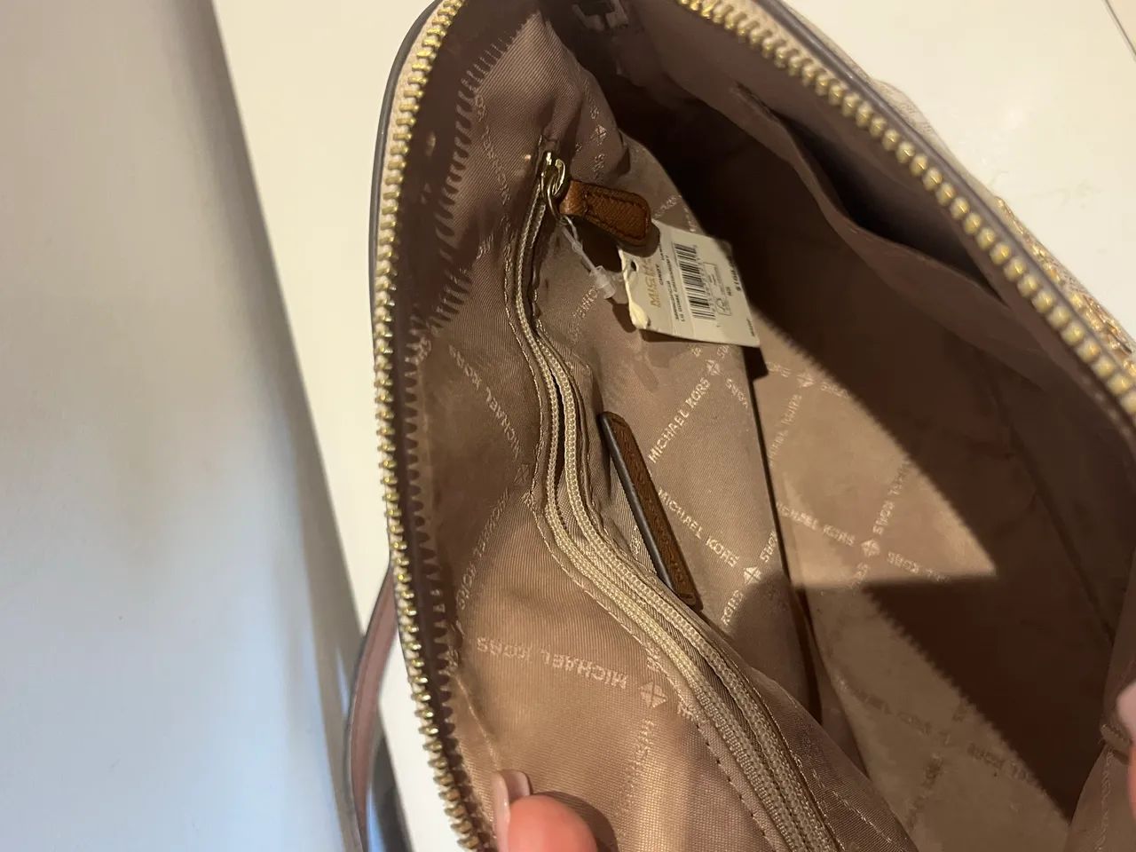 Bolsa michael kors branca com marrom com etiqueta  - Foto 3