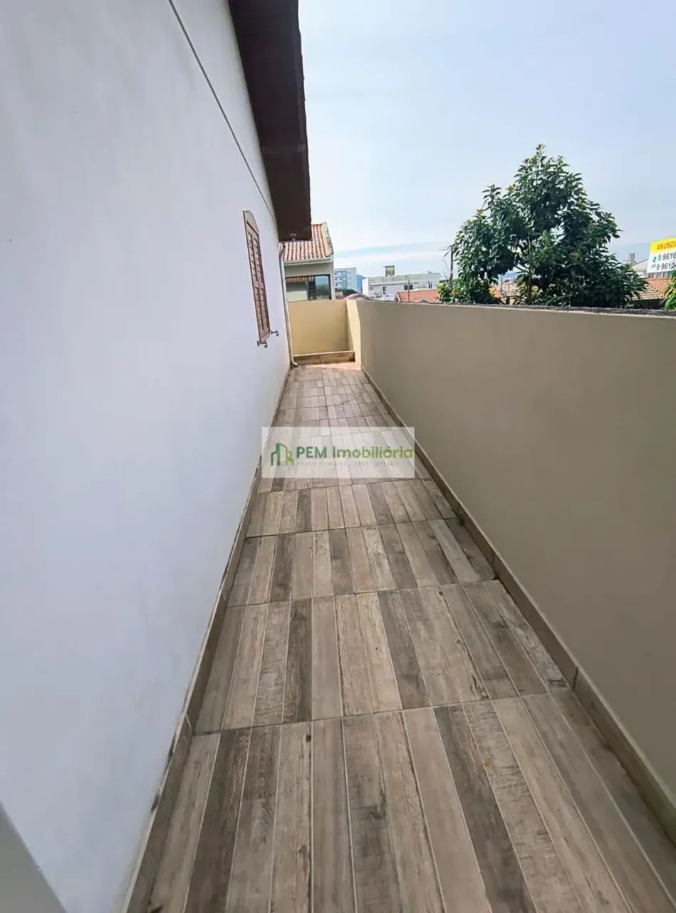Imóvel para venda possui 200 metros quadrados com 4 quartos em Centro - Capivari de Baixo  - Foto 4