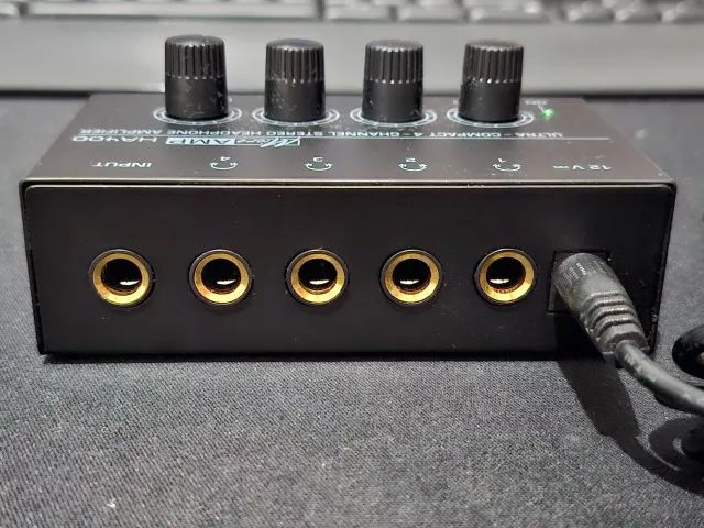Behringer Microamp HA400  - Foto 3