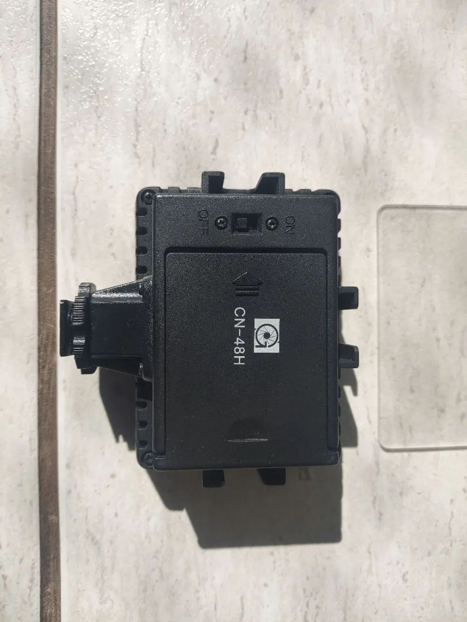 iluminador de LED para câmera ou filmadora, modelo CN-48H - Foto 3