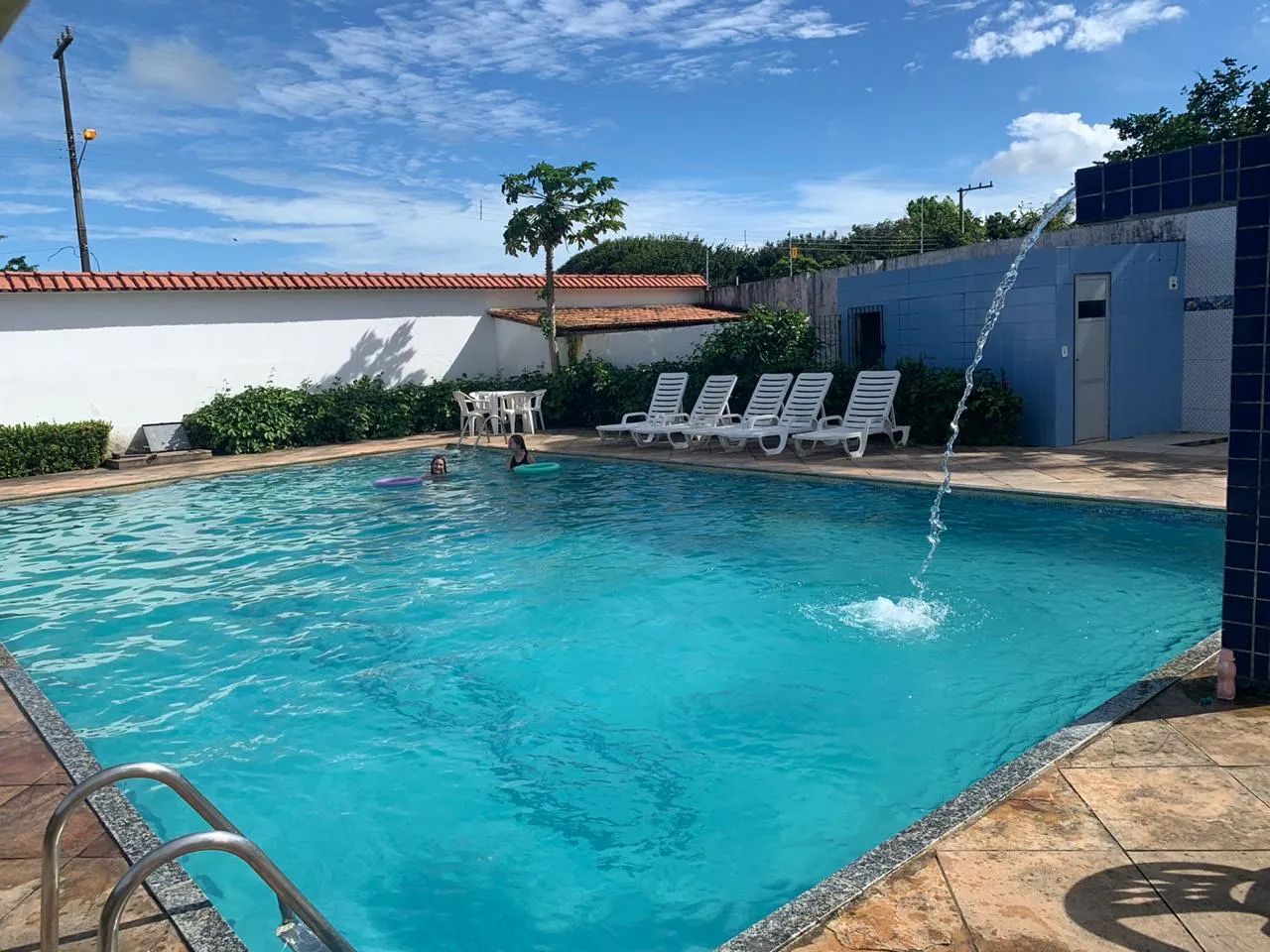 Alugo linda casa em salinas *
