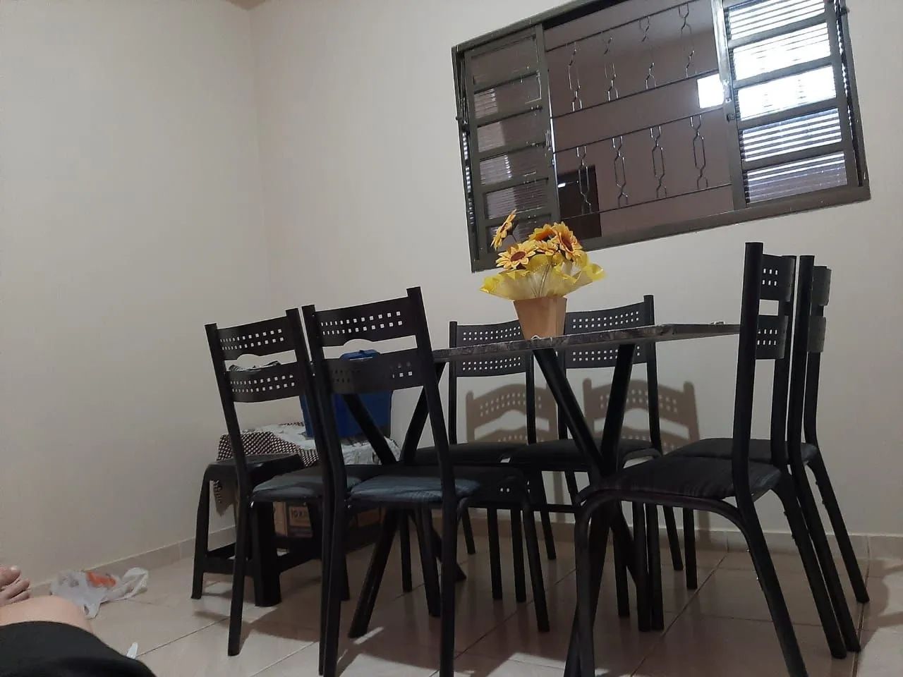 Mesa seis cadeiras 