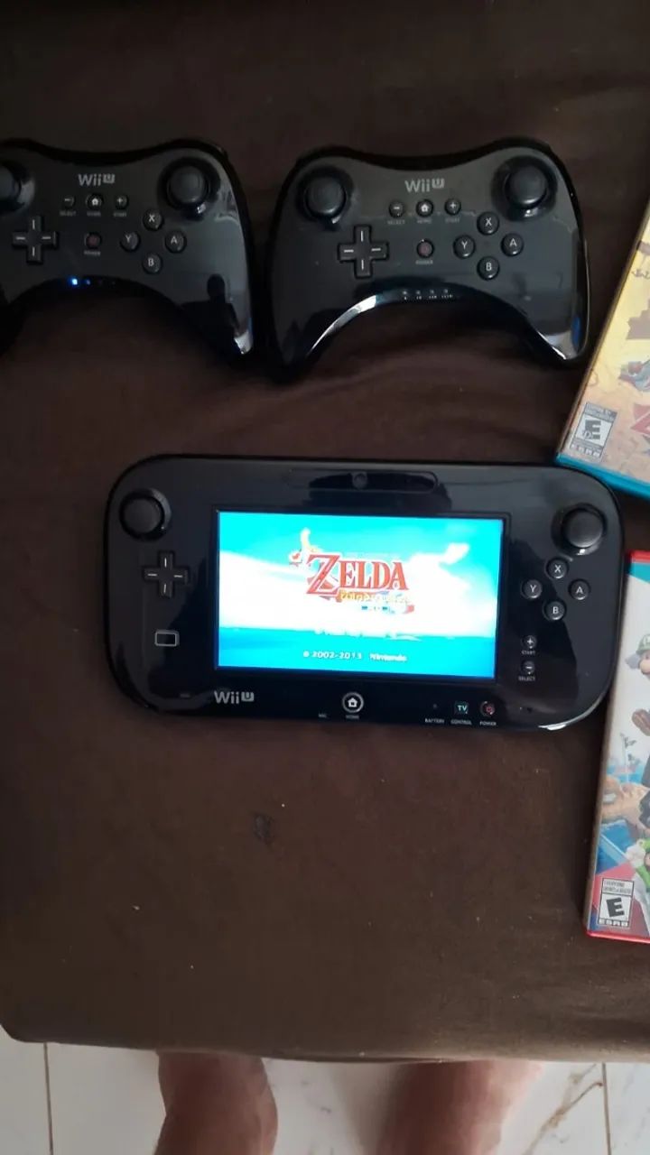 Nintendo Wii U com jogos e 2 Pro Controllers - Foto 2