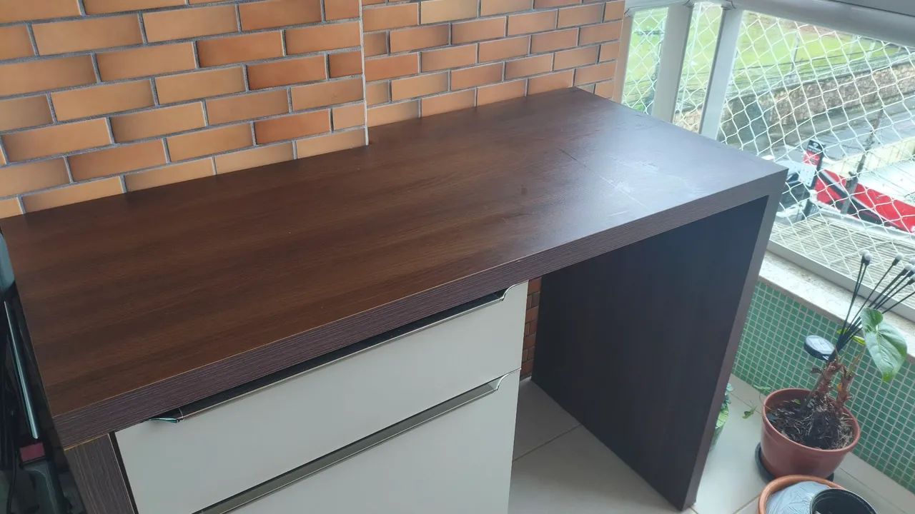 Mesa com armário - Foto 4