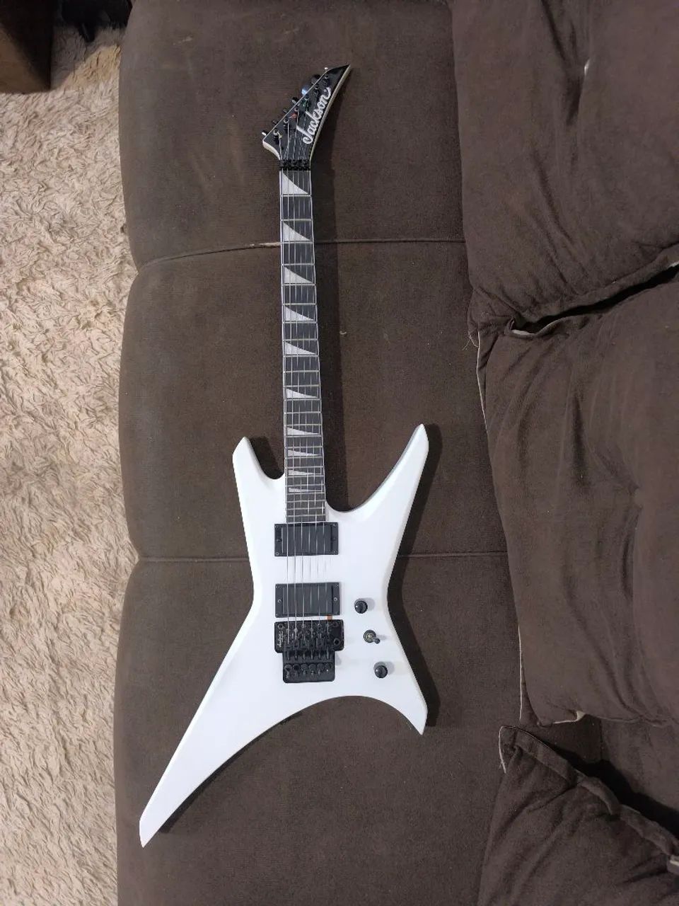 Guitarra Jackson JS32 Warrior Snow White BLINDADA - NOVÍSSIMA - SEM DETALHES - COM NOTA<br>