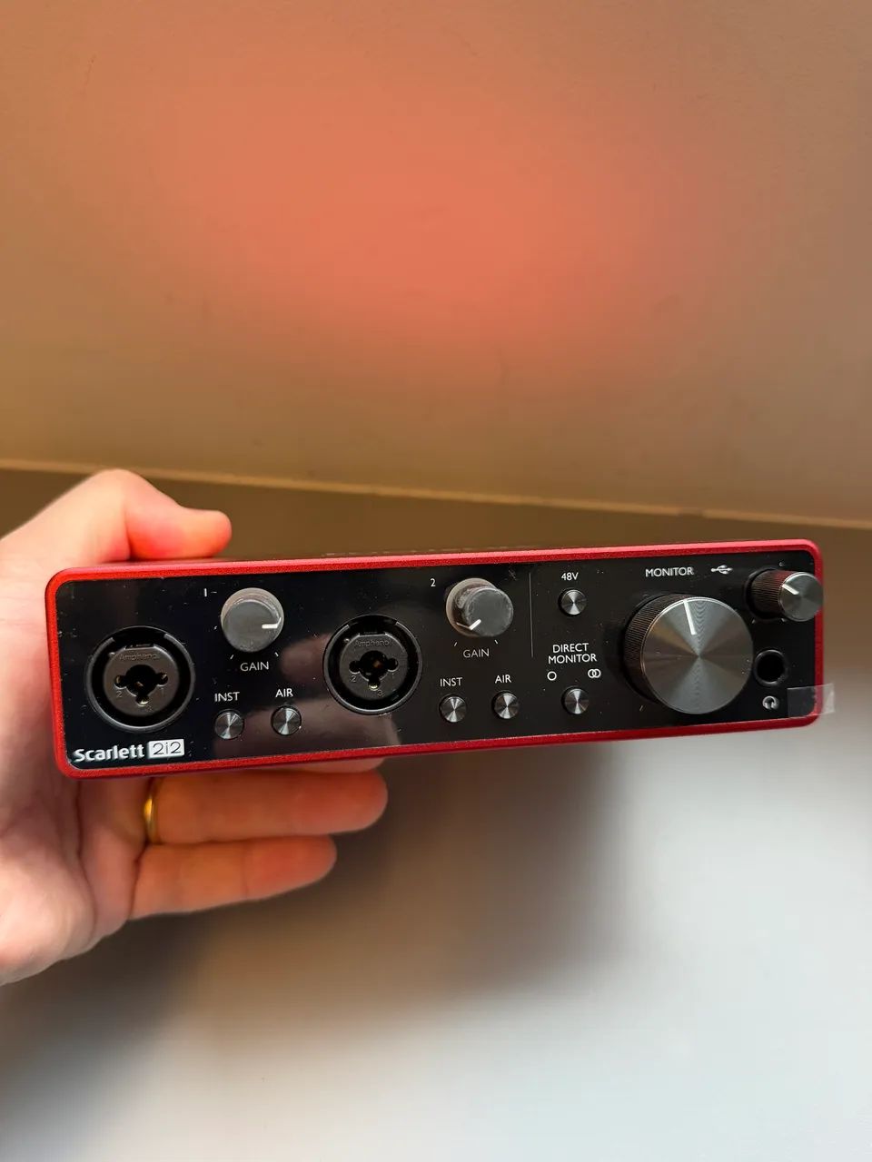 Focusrite Scarlett 2i2 3ª Geração - Interface de Áudio USB - Zerada - Foto 2
