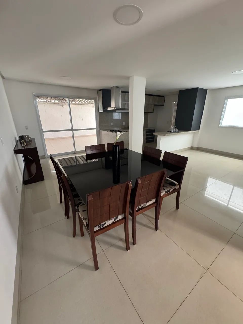 Vendo Mesa de madeira e vidro 8 cadeiras  - Foto 3