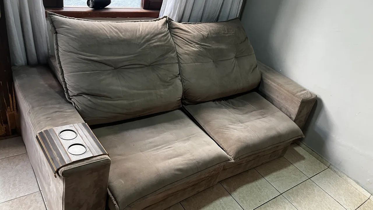 Sofá retrátil 720 reias 