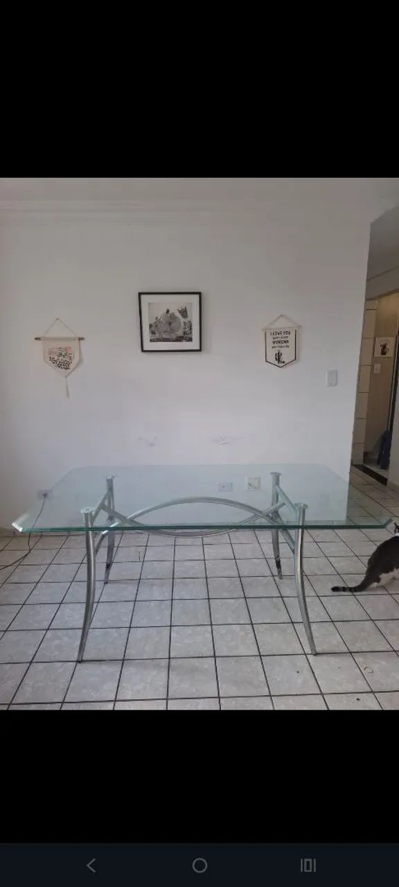 Mesa de vidro 300,00 Reais.