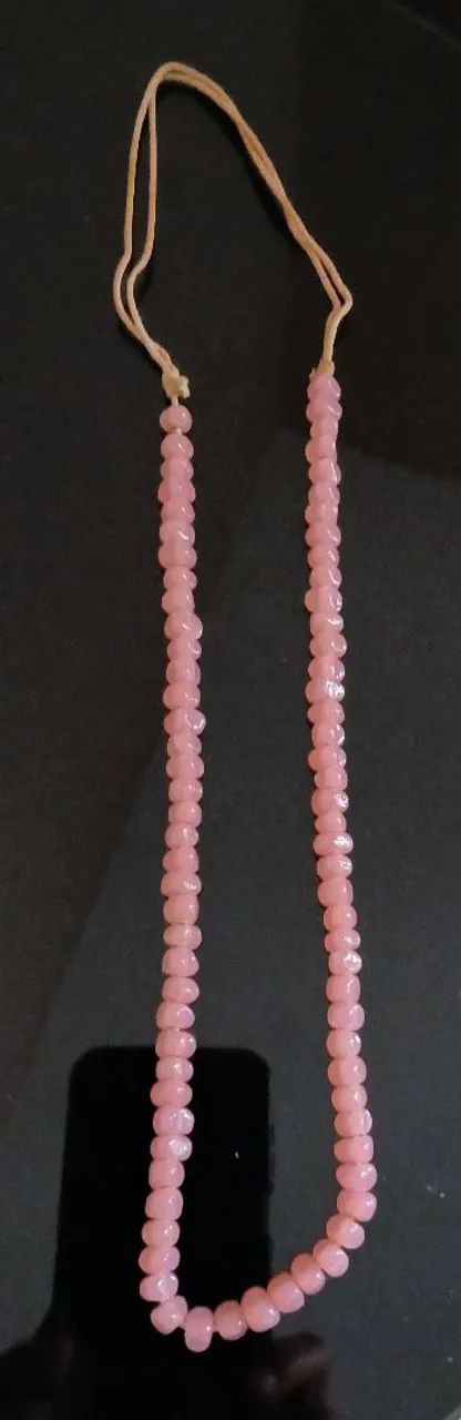 Colar de quartzo rosa com cordão regulável ,perfeito estado