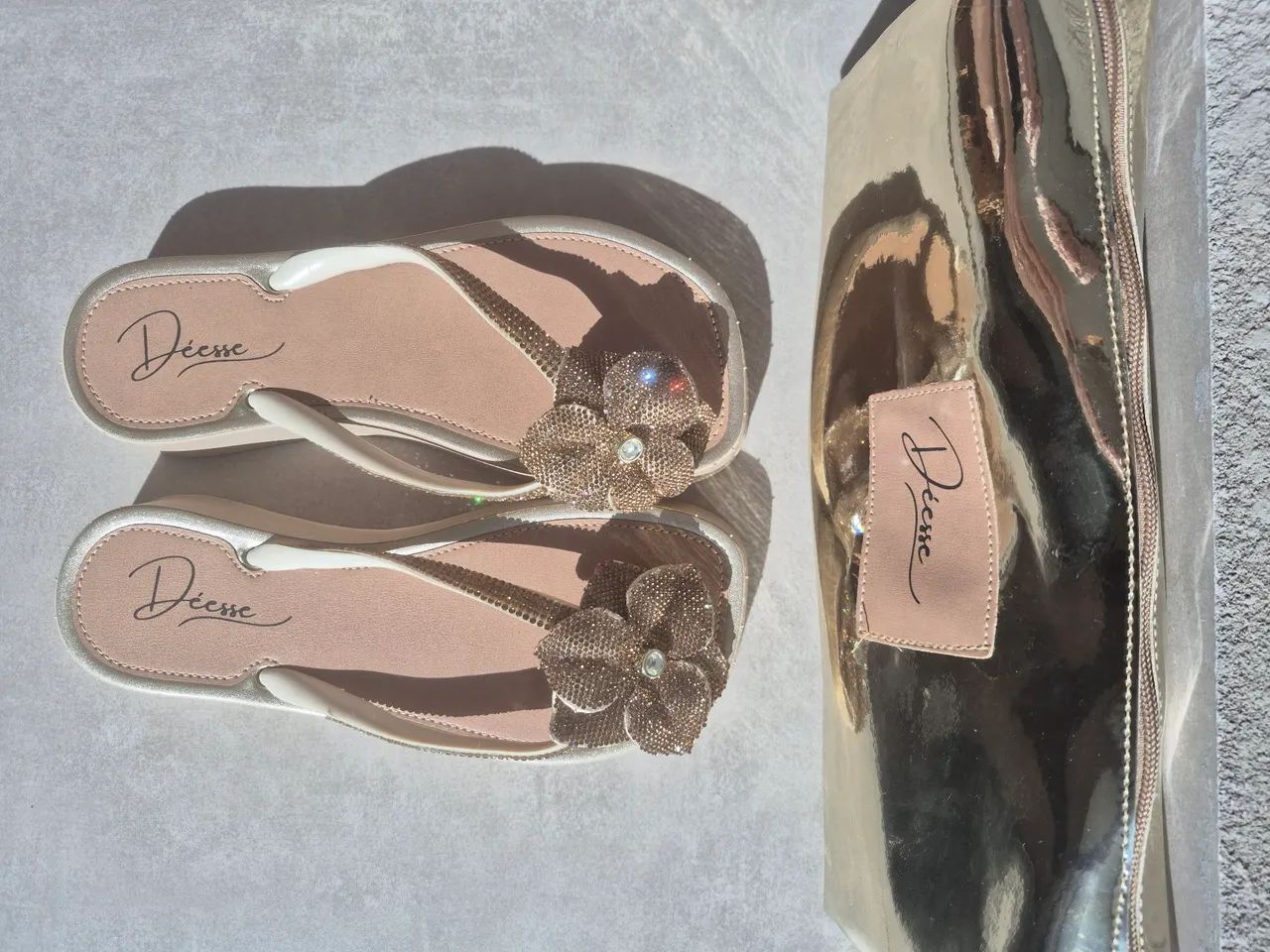 Chinelo e necesserie 