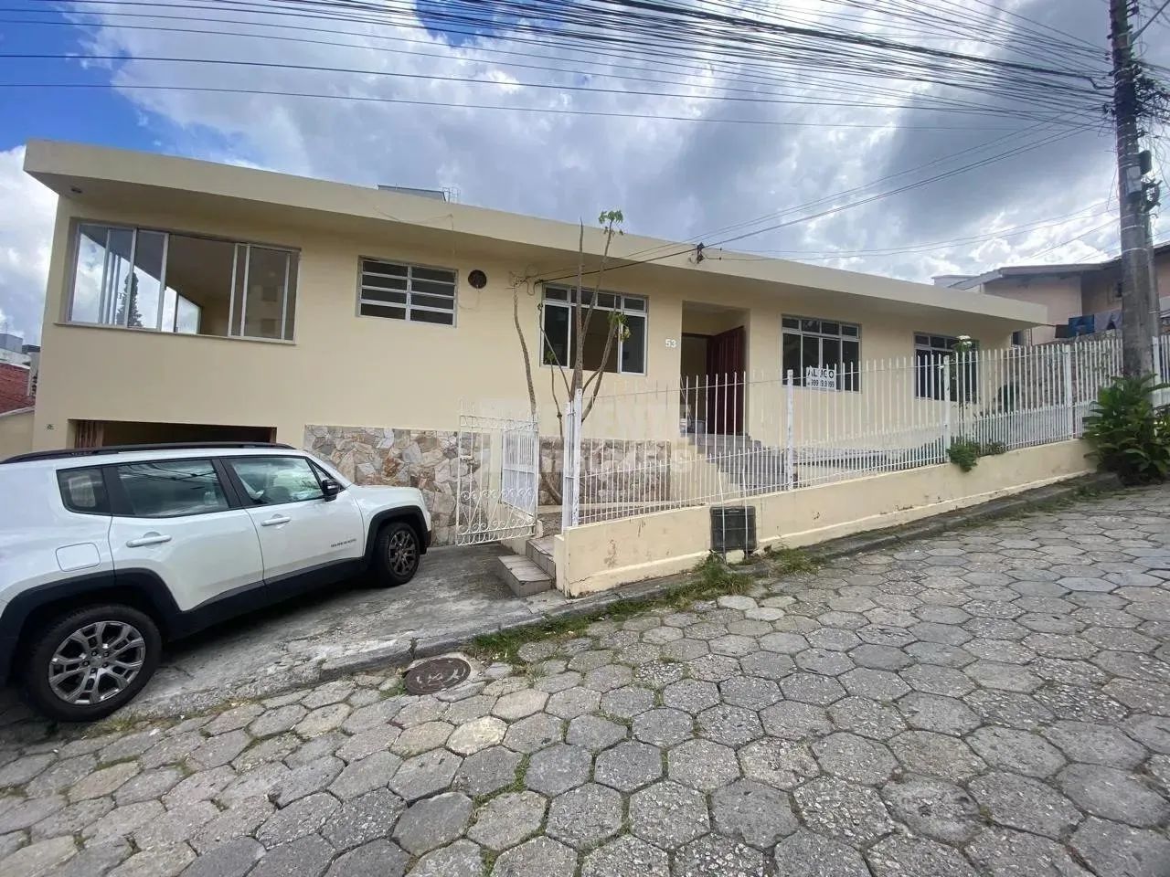 Ótima casa comercial para locação no bairro Trindade!