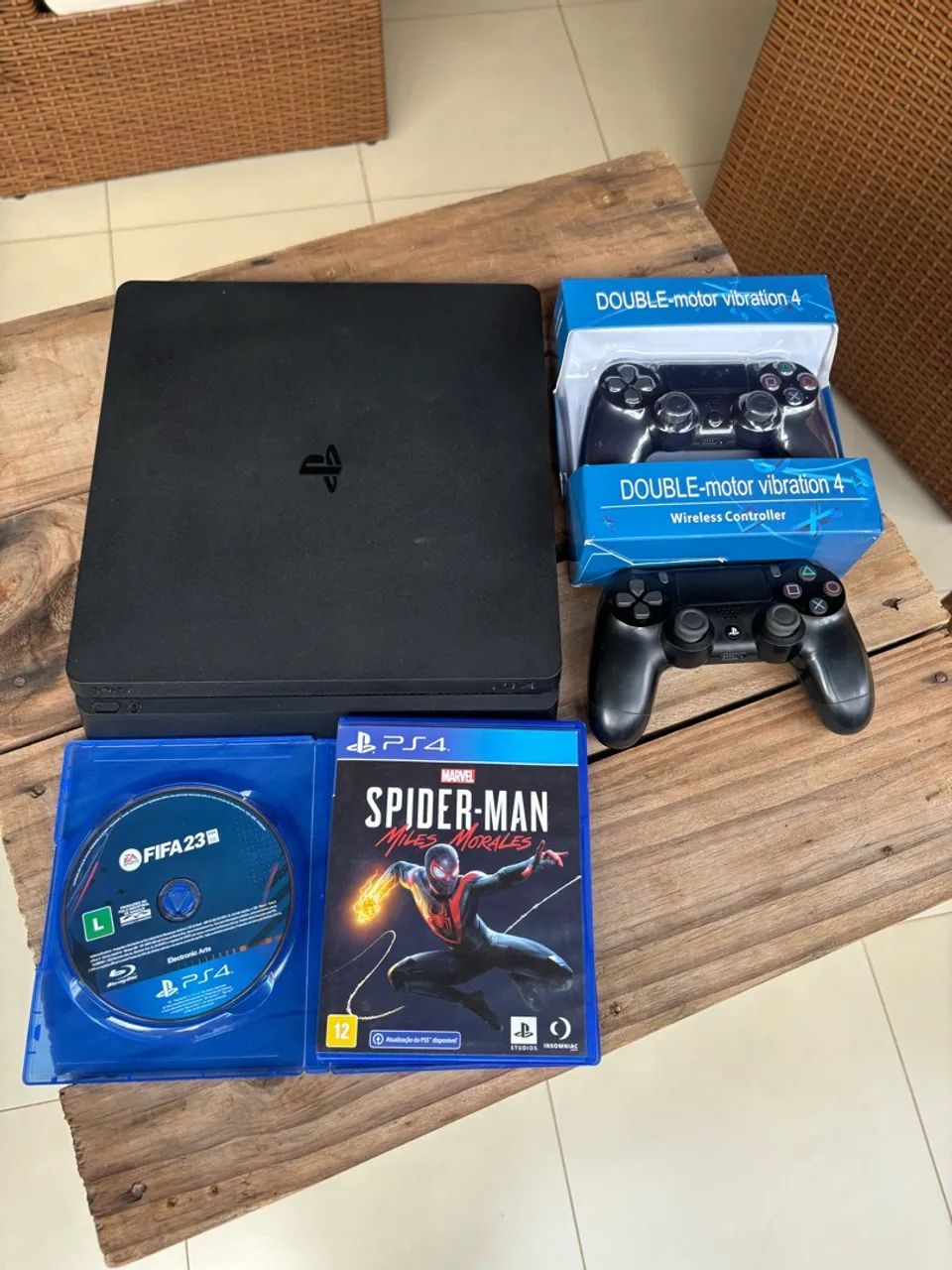 PlayStation 4 slim 