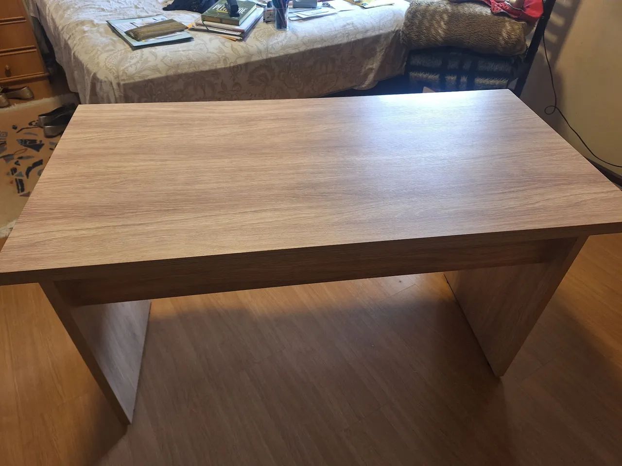 Mesa de estudo com gavetas semi nova - Foto 2