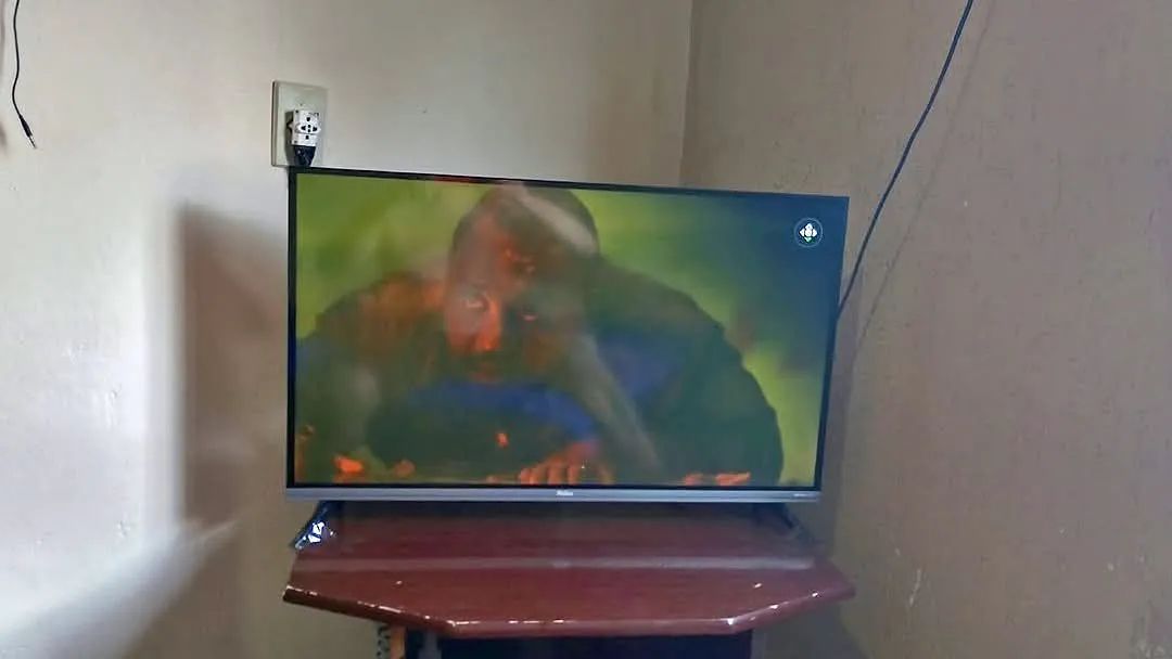 Vendo uma smartv de 32 polegadas está na garantia até dezembro.interessados, chama no ch - Foto 2