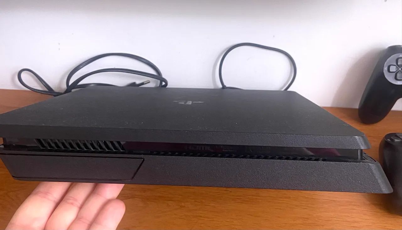 PS4 em ótimo estado! ?
