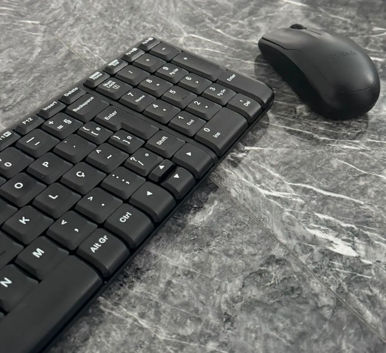 - Kit de Teclado e Mouse sem fio Logitech Mk235 Teclado grafite e mouse preto  - Foto 4
