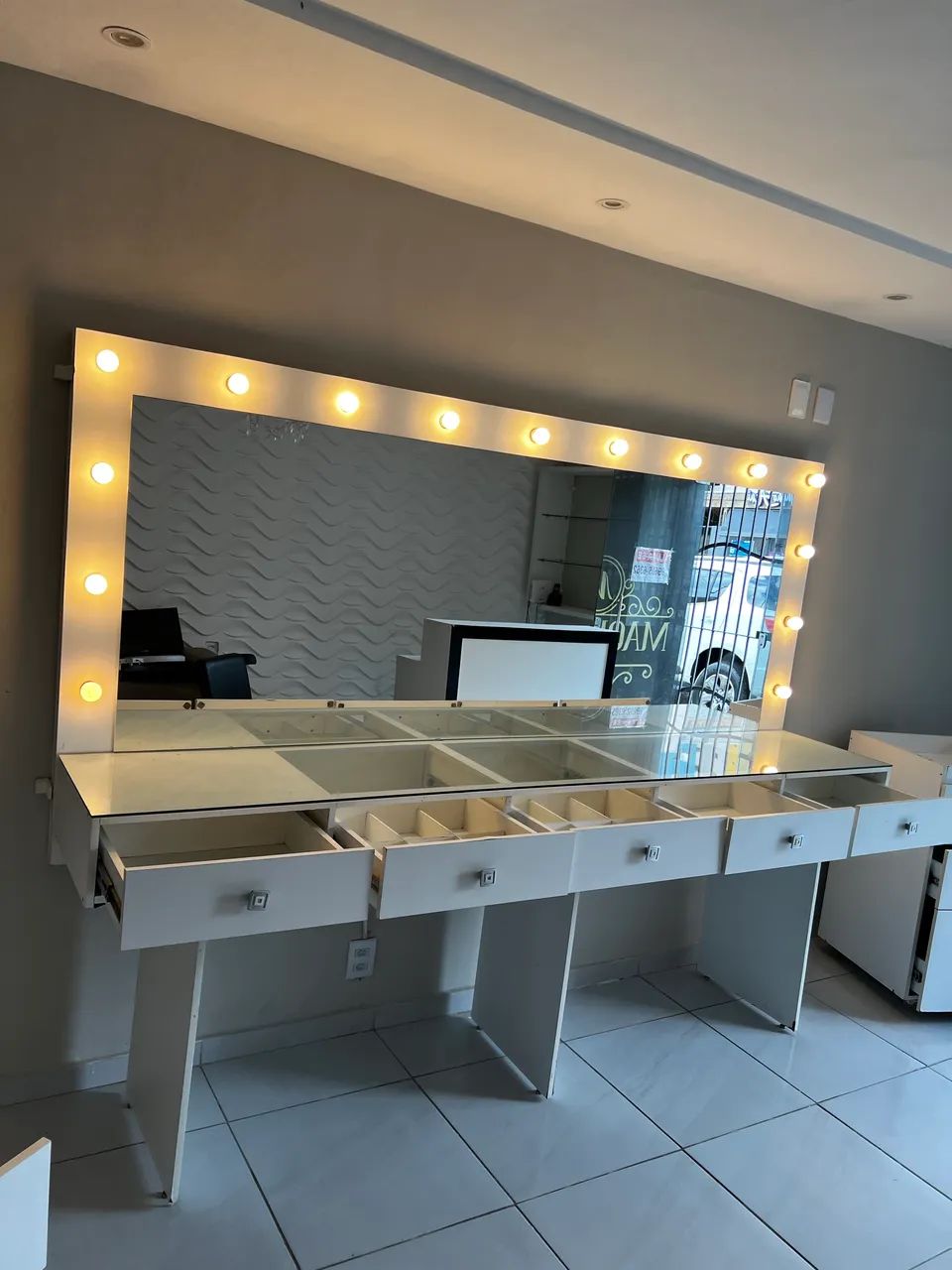 Bancada com espelho e camarim  - Foto 4