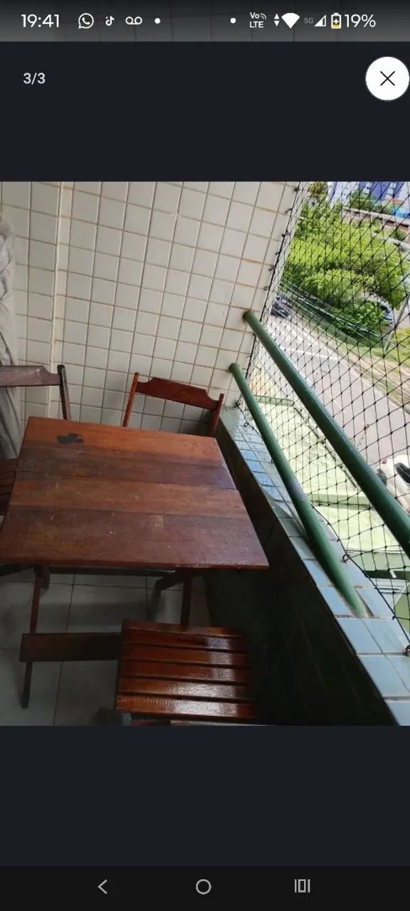 Mesa de madeira com 3 cadeiras  - Foto 2