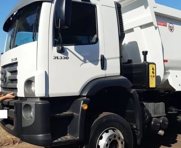VW 31.330 CAÇAMBA 6X4 2015.