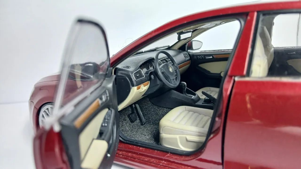 Miniatura Volkswagen Jetta 1/18 - Foto 5