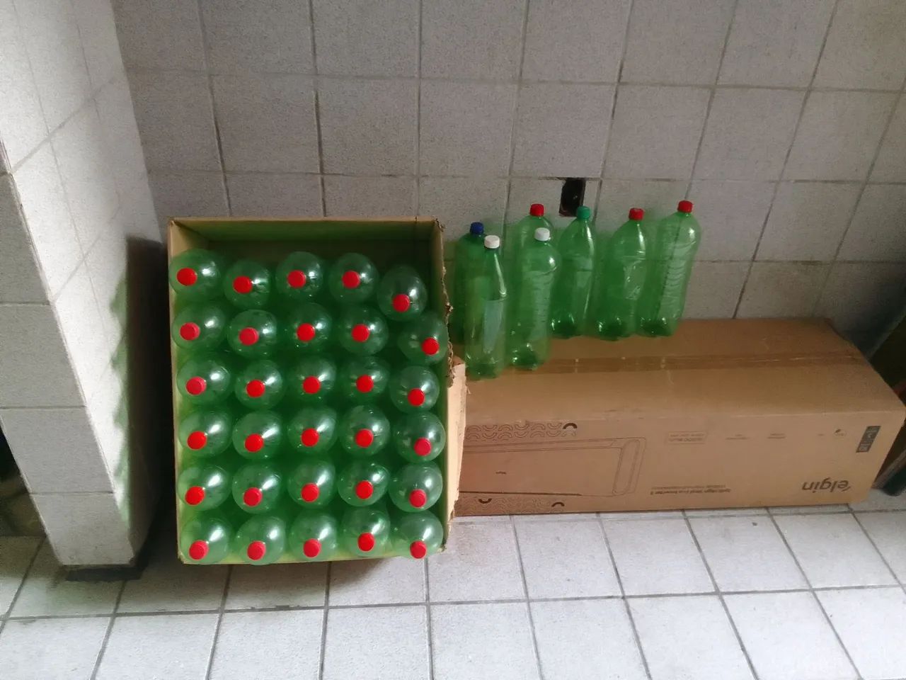 Garrafas pet  plásticas ( 37 garrafas)  