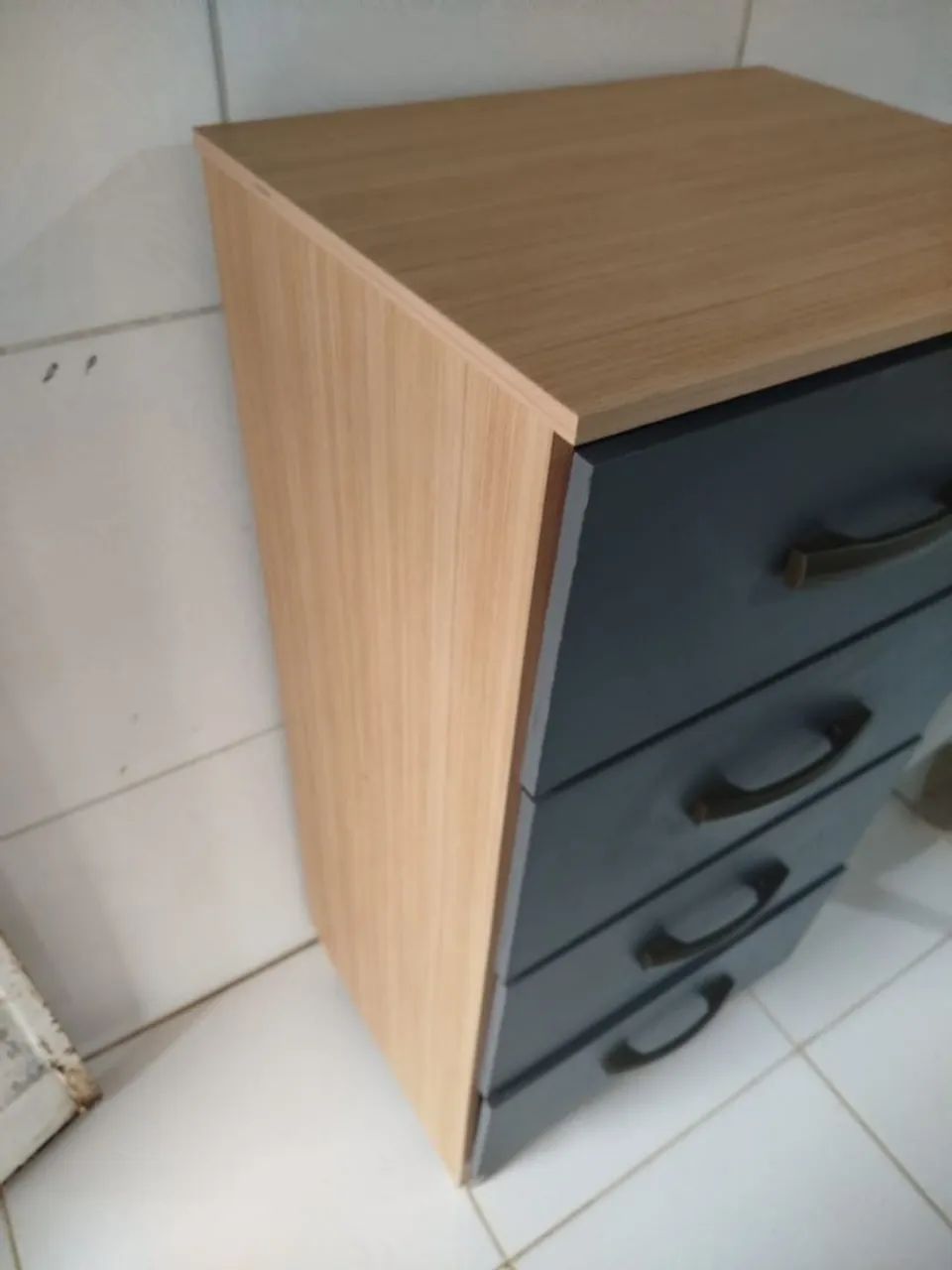 Cômoda com 4 gavetas.  - Foto 3