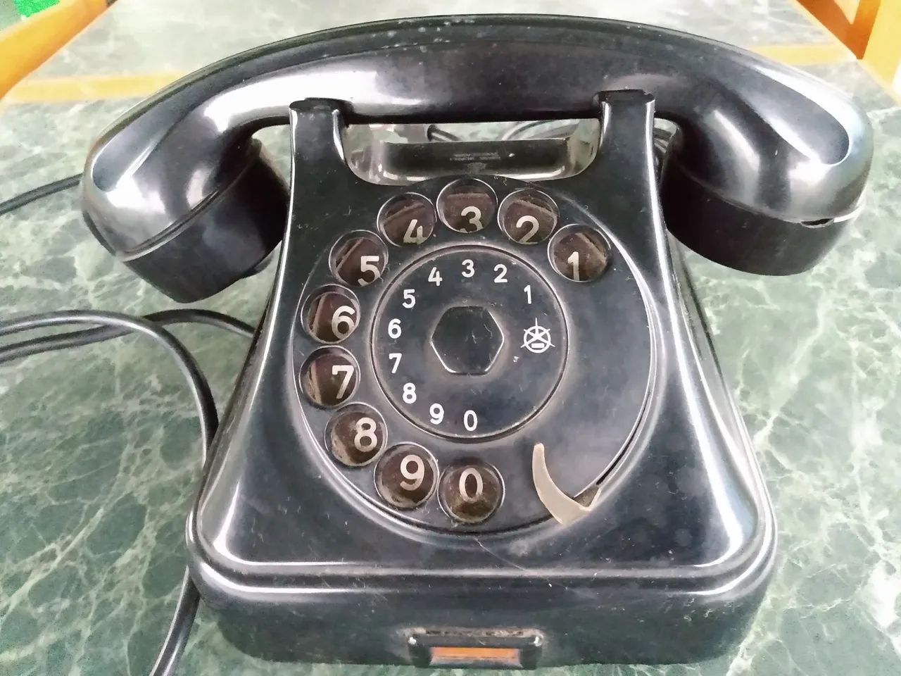Aparelho de telefone antigo 