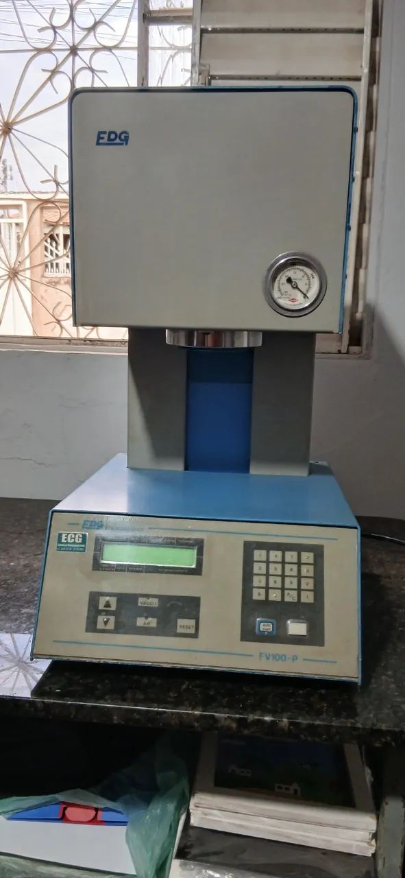Equipamentos para lab. de prótese dentária. 