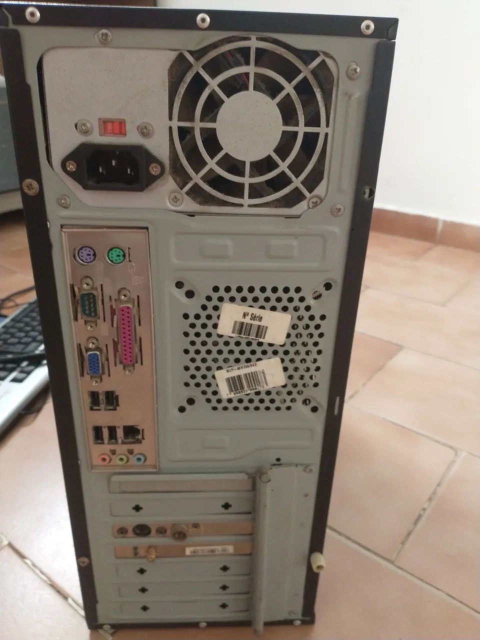 Desapego CPU com mause e teclado e um alto falante  - Foto 5