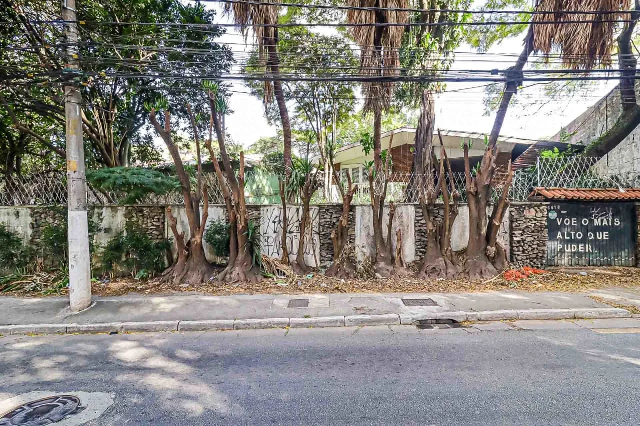 Loja na Avenida Morumbi, 6618  800 m²