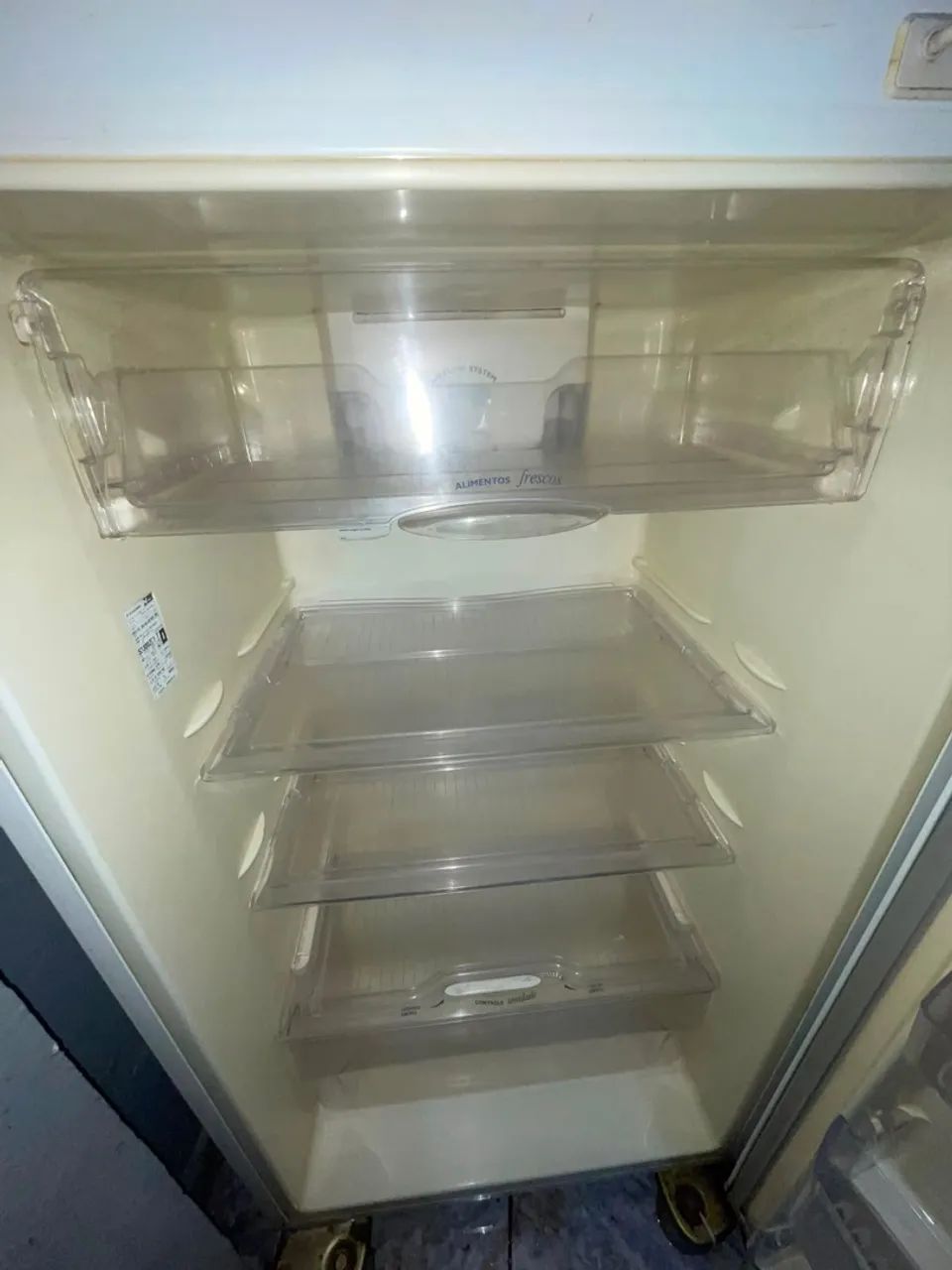 Vendo geladeira eletrolux  - Foto 3