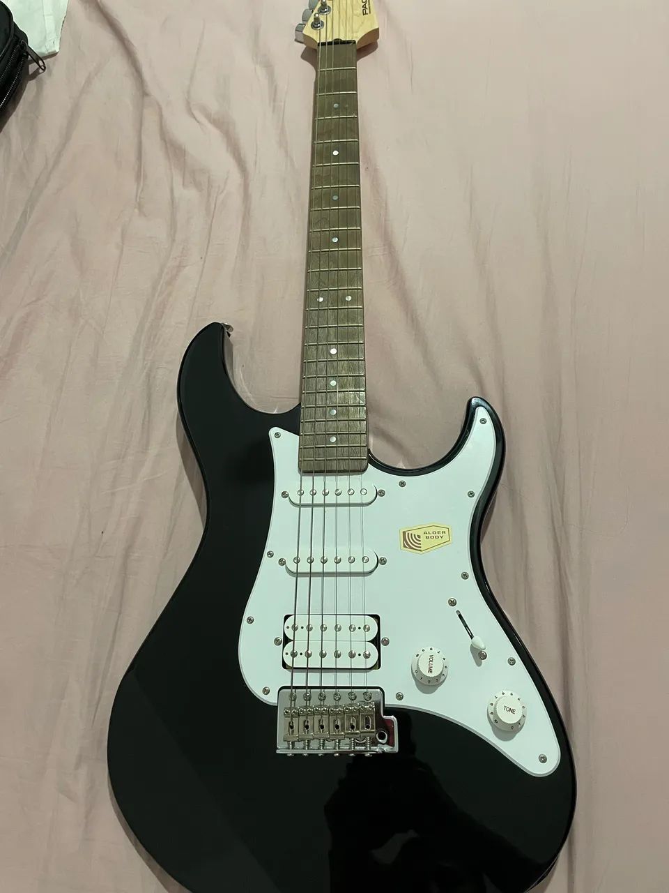 Guitarra Yamaha Pacífica 112J  - Foto 3