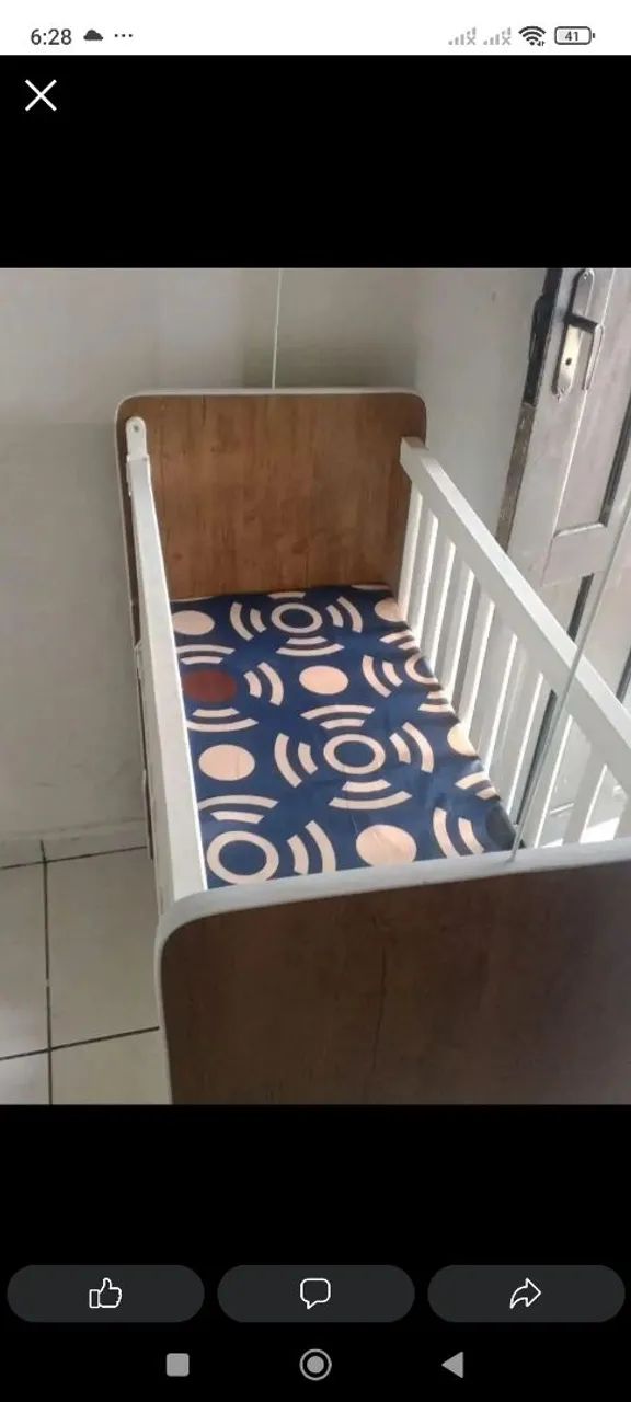 UM MINI BERÇO 