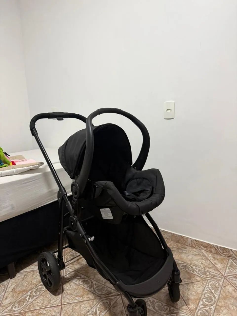 Carrinho + bebê conforto 