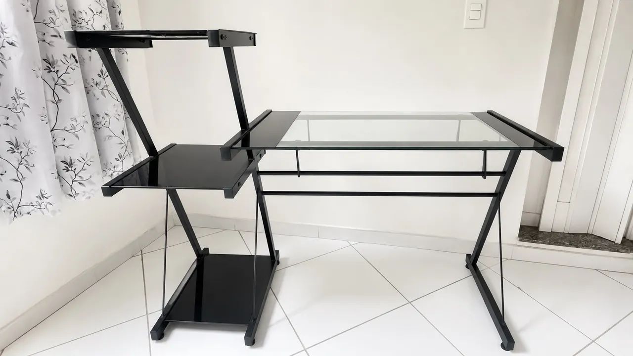 Mesa para Computador em Vidro e Metal 