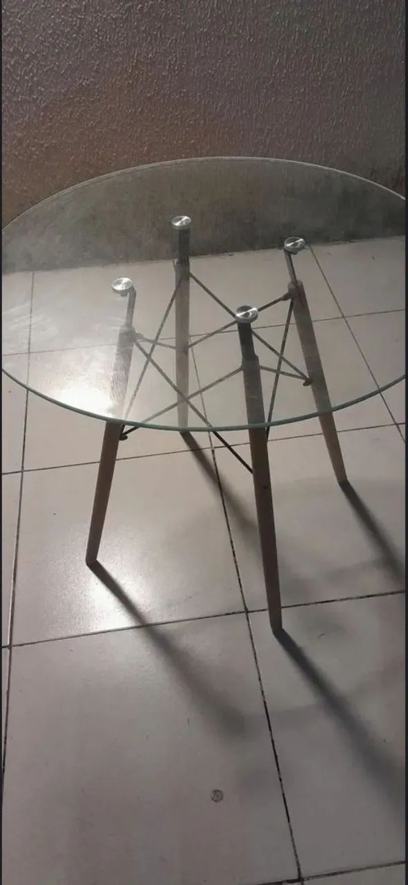 Mesa com tampo de vidro 90cm X 75cm altura - Foto 2