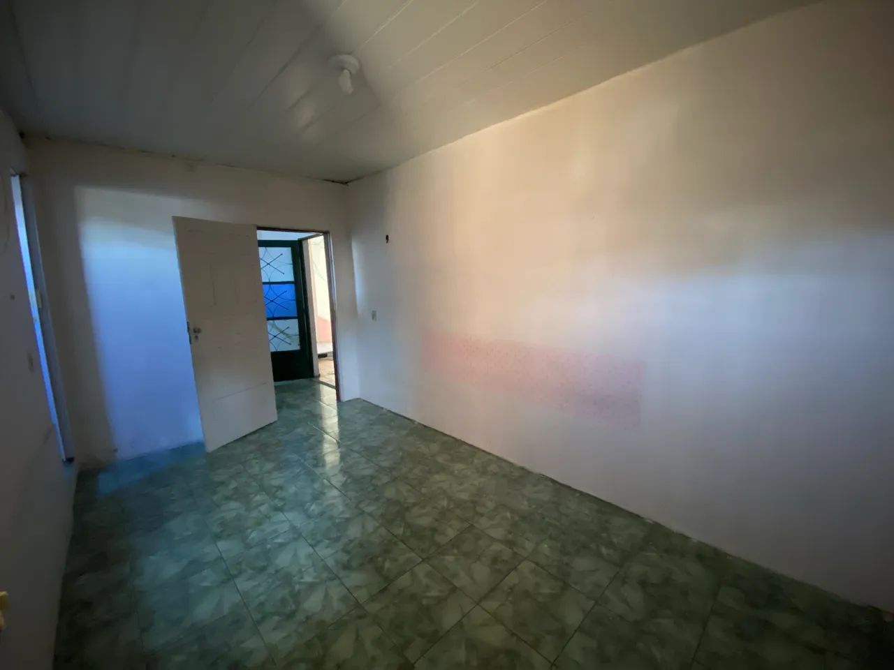 ALUGA-SE APARTAMENTO NO CENTRO