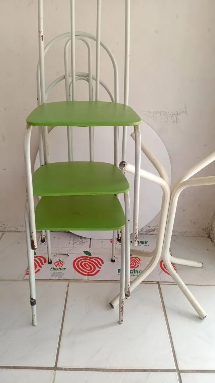 Mesa com três cadeiras - Foto 2
