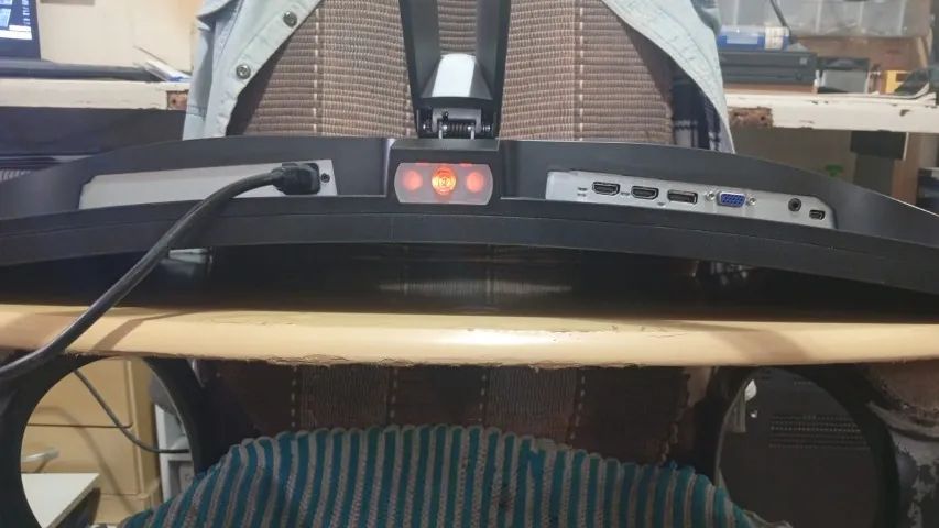 Monitor Aoc  32 polegadas  Curvo  165hz - Foto 2