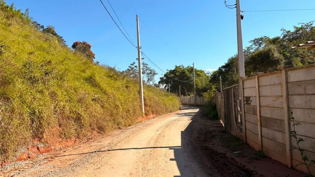 LOTE COM 1.500 METROS EM BAIRRO NOBRE