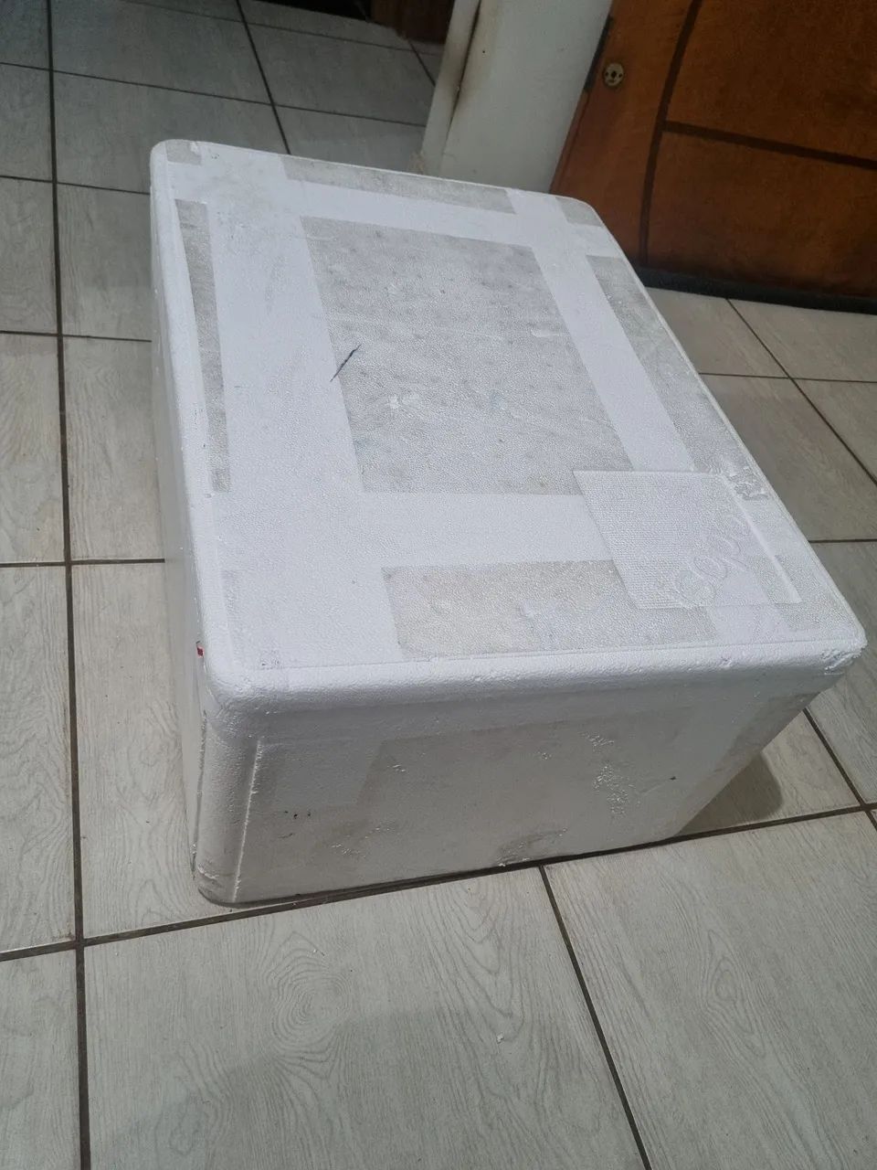 Vendo caixa de isopor grande
