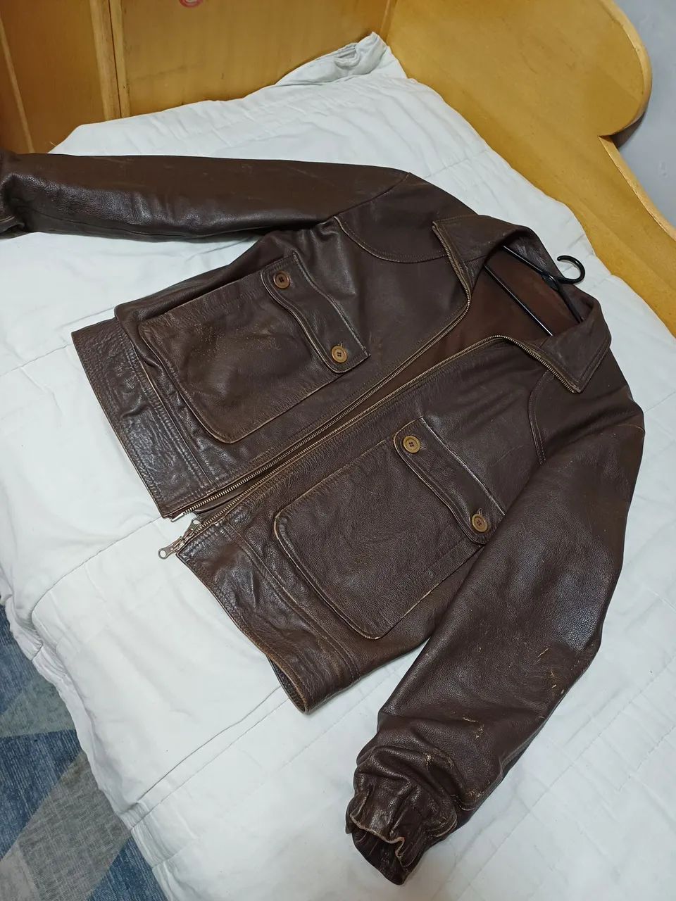 Jaqueta de couro marrom bomber