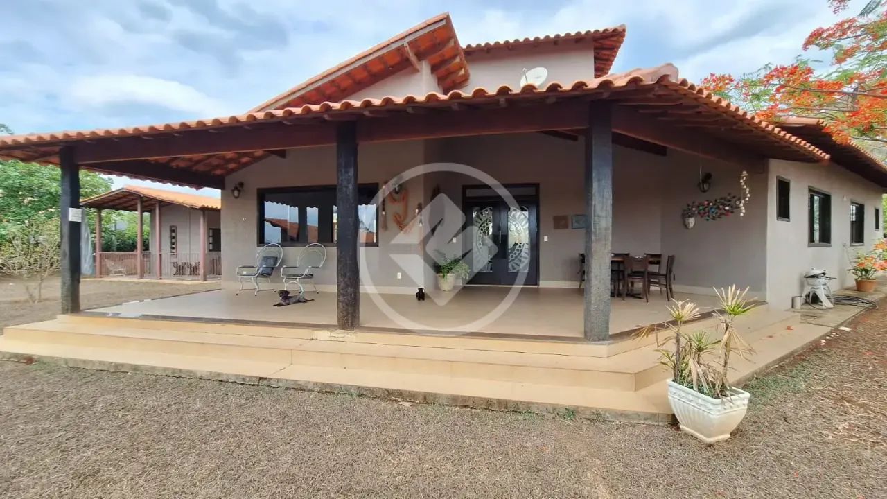 Casa em condominio fechado com terreno de 5000m2 codigo: 151473
